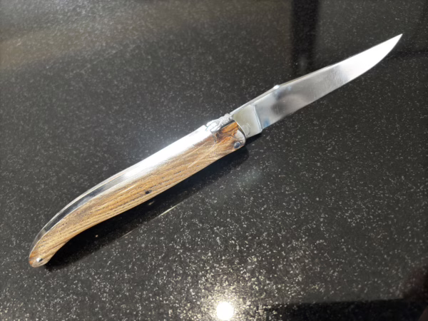 couteau_laguiole_outil_12CM_plein_manche_graver_frene_inox