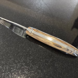 couteau_laguiole_outil_12CM_plein_manche_graver_frene_inox