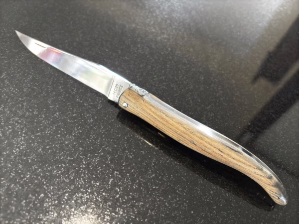 couteau_laguiole_outil_12CM_plein_manche_graver_frene_inox